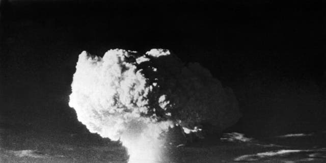 Atomic Bomb 'Mike' Detonates At Enewetak Atoll Photo 1952 Operation Ivy 